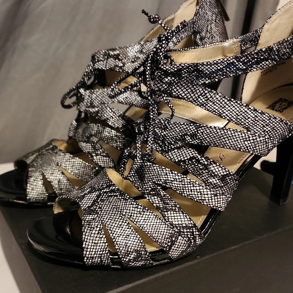 Anne Klein Elegant Snakeskin Heels In 10